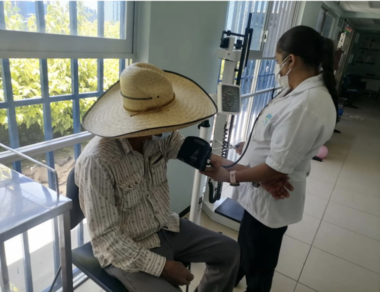 Secretaría de Salud prioriza atención integral  a adultos mayores